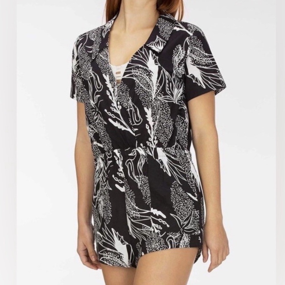 Hurley Domino Romper Black Leaf Pattern Jumpsuit Beach Coverup Size Small